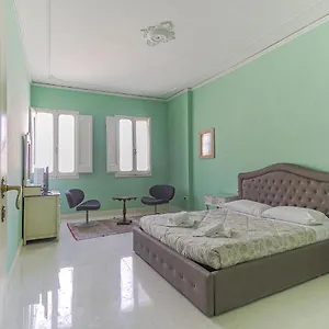 https://spacious-three-bedroom-apartment-on-the-arno.it-tuscanyhotel.com